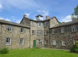 Llanfyllin Workhouse - Y Dolydd