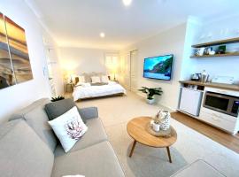 Casuarina Beach 2 bedroom retreat，位于木麻黄的度假短租房