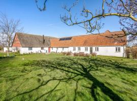 Stunning Apartment In Nørre Alslev，位于Nørre Alslev的酒店