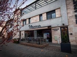 Manna Aparthotel，位于亚斯贝雷尼的酒店