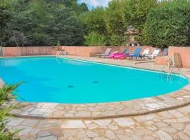 Nice Apartment In Rustrel With Outdoor Swimming Pool