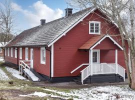 Nice Home In Orrefors With Jacuzzi，位于Orrefors的度假屋