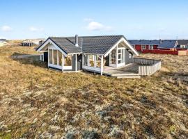 2 Bedroom Gorgeous Home In Hvide Sande，位于比耶勒高的酒店