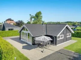 3 Bedroom Cozy Home In Børkop