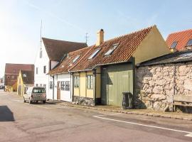 Awesome Home In Allinge With Kitchen，位于阿灵厄的酒店