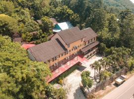 巴约中心酒店＆餐厅，位于纳闽巴霍的酒店