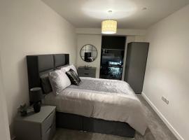 Manchester lovely two bedrooms apartment，位于Broadheath的度假短租房