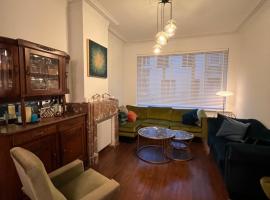 Charmante Art Deco rijwoning，位于奥斯坦德的酒店