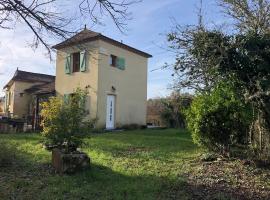 Charmant gîte en Périgord vert，位于Douchapt的酒店
