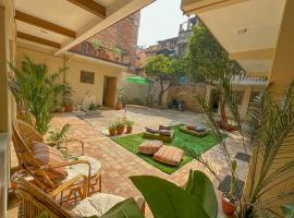 The Melo pomelo courtyard. ( Right in between Thamel and basantapur durbar square)，位于加德满都哈努曼多卡宫附近的酒店