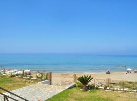 Beachfront 4-bed luxury suite - Agios Gordios, Corfu, Greece，位于阿齐欧斯·贡多斯的酒店