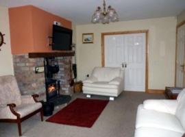 Fermanagh lakeside Self Catering，位于CorrannyHilton Park Victorian Gardens附近的酒店