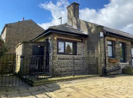 Unique Victorian stable conversion Halifax，位于哈利法克斯的低价酒店