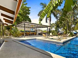 Playa Potrero - beachfront Villa, big private pool - Casa Bella Catalina，位于波特雷罗的酒店