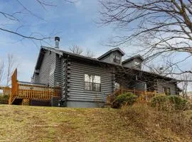 3 Bedroom Log Cabin Condo close to Everything!