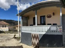 Casa bunicilor din Leresti