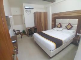 JAYAPRIYA HOTEL，位于Kurinjippādi的酒店