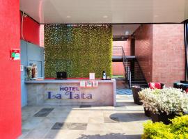 HOTEL LA TATA，位于Coello的酒店