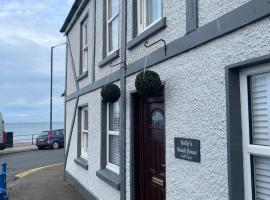 Hollie's Beach House，位于Peel的酒店