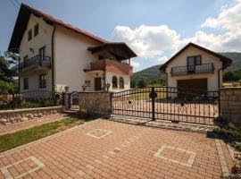 Apartments with a parking space Licko Lesce, Velebit - 20985，位于奥托查茨的低价酒店