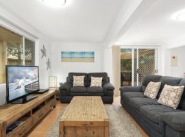 Serene Family Escape with Pool，位于Woorim的酒店