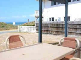 Periwinkle - Beach Front Unit With Foxtel