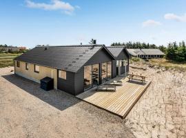 Three-Bedroom Holiday Home In Hvide Sande，位于哈夫維格的酒店