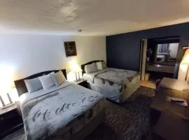 Hotel Room 2 Queen Beds Hotel Room 221 Wi-Fi Hot Tub Booking