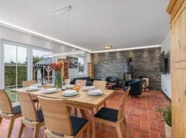 Cozy House 3 Bedrooms & Fireplace, Family with Dogs welcome