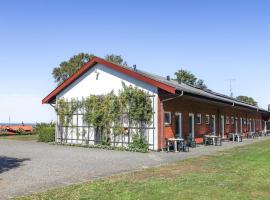 Nice Apartment In Allinge With Wifi，位于阿灵厄的酒店