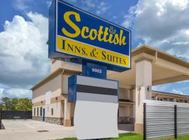 Scottish Inns & Suites Hitchcock-Santa Fe，位于Hitchcock的酒店