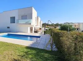 Modern 3Bedroom Duplex W/Pool by LovelyStay