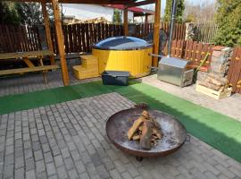 Dom z Sauną i Jacuzzi Rowery Elektryczne，位于戈乌达普的酒店