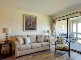 Ocean-View Island Condo with Pool Pets Welcome!，位于Oceanmarsh Subdivision的酒店