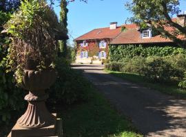 Gîte et Roulotte dans les Vosges，位于勒米尔蒙的别墅