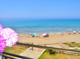 Beachfront 2-bed luxury suite - Agios Gordios, Corfu, Greece，位于阿齐欧斯·贡多斯的酒店