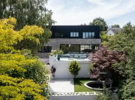 Chess Valley modern home stay