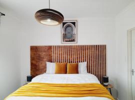 Inkazimulo Airbnb，位于埃斯特科特的带停车场的酒店