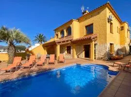Ampuriahome Villa hosting 15, pool & mooring