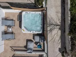 House Aggeliki Jetted Tub