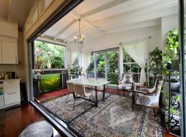 Bamboo House, Close to the City & Airport & Train station and Brighton Le Sands Beach，位于悉尼的酒店