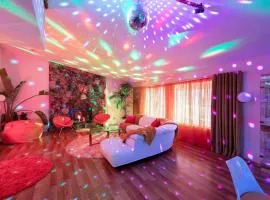 Disco House- The 70s Experience w Pool Spa