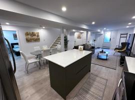 New & Renovated Spacious 2BR Apt in Thornhill，位于沃恩的酒店