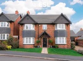 Large Modern 3 Bedroom House in Uttoxeter, Near Alton Towers, Great for Families