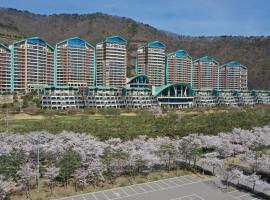 Sono Felice Vivaldi Park，位于洪川郡的酒店