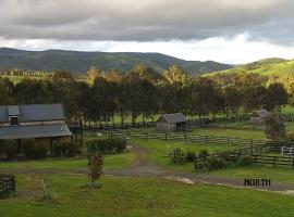The Stables - Farm Stay，位于Strath Creek的酒店