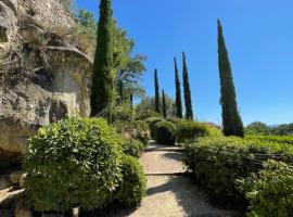 Maison avec piscine à Lacoste，位于拉科斯特的酒店