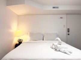 Simple & Tidy Private Rooms，位于多伦多的酒店