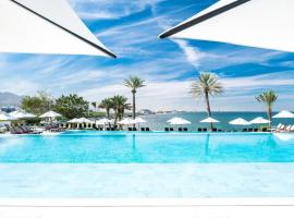 马斯喀特皇冠假日酒店，位于马斯喀特Ras Al Hamra Golf Club附近的酒店