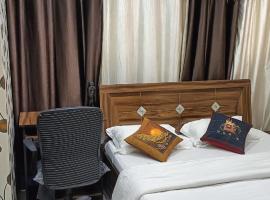 Private Fully Furnished Room in Kalyani Nagar，位于浦那的酒店